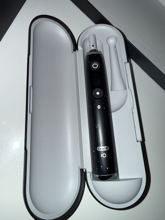 Oral-B iO Series 10 Cosmic Black – stare excelentă, pachet complet