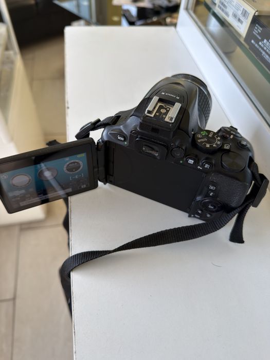 Nikon   D5600. Фотоапарат