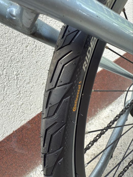 Vand sau schimb bicicleta de trekking