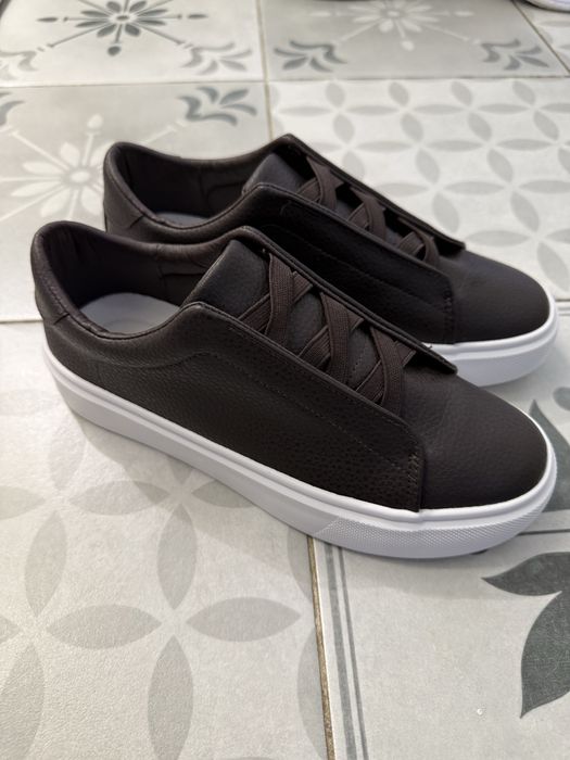 Продаю женскую обувь