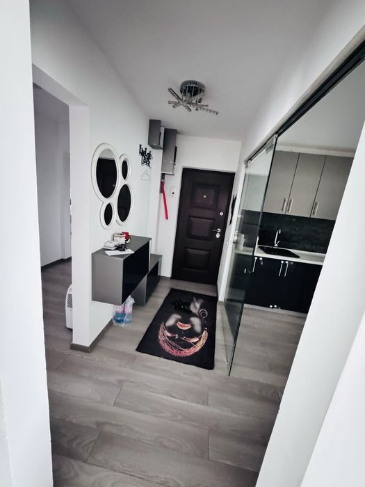 Inchiriez apartament cu 4 camere