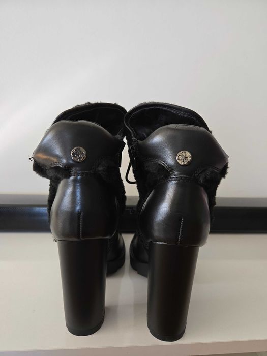 Кожени боти Guess