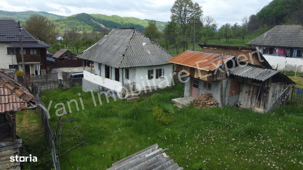 Casă de vânzare în comuna Mălureni, sat Mălureni, județ Argeș.