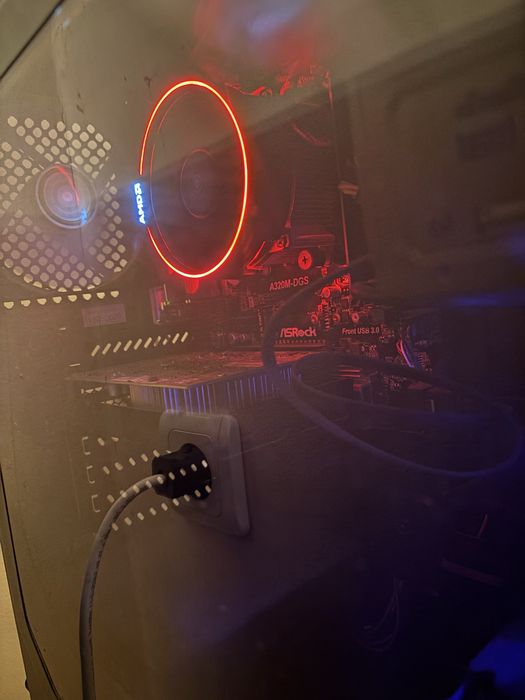 Настолен компютър Ryzen 5 1600 six core + монитор