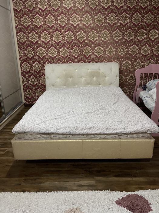 Двухспальная кровать