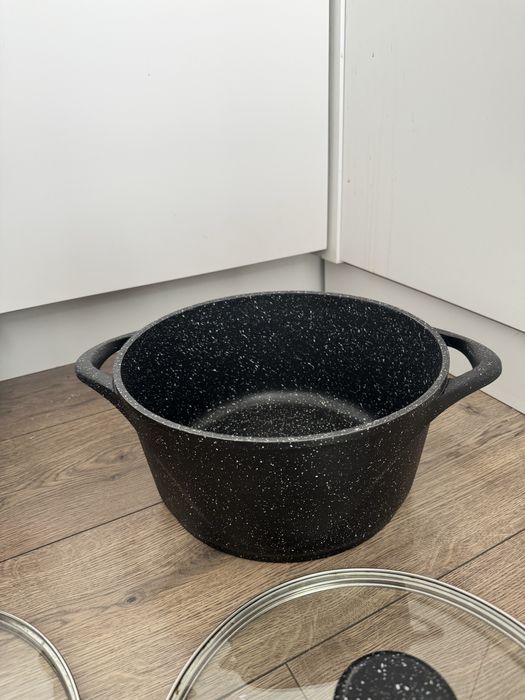 Отдам Кастрюли с крышками и одну блинницу