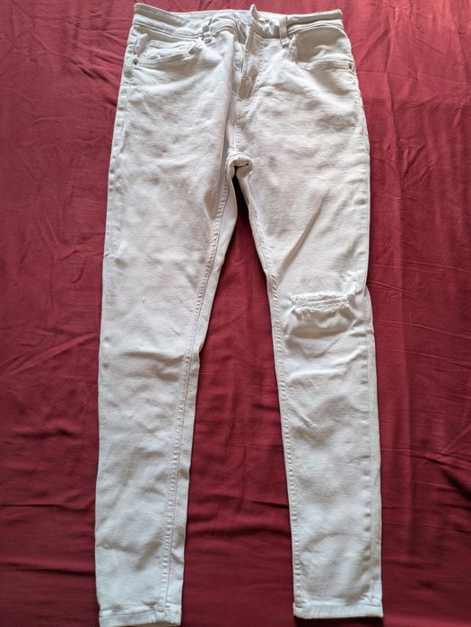 Blugi albi Bershka 31/s