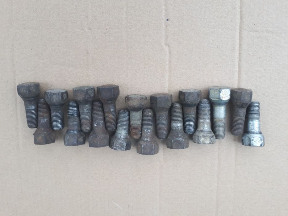 Болты оригинальные на диски.