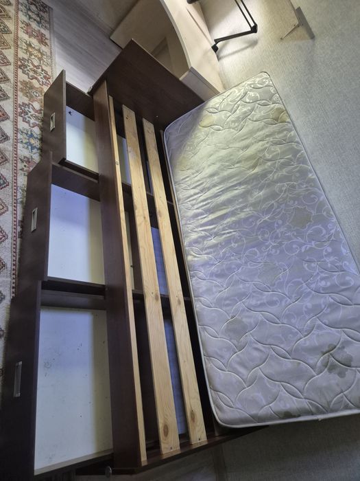 Продам кровать 1,5 спальная