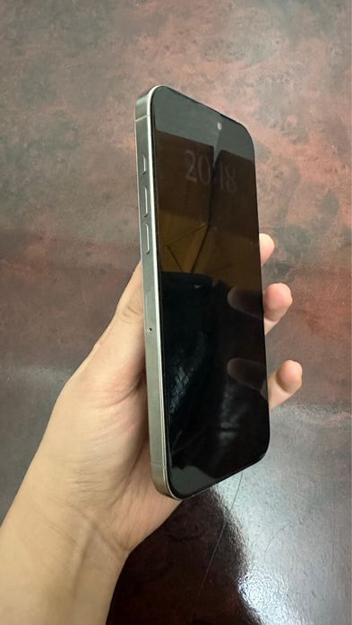 Продаю 16 pro max 256гб цвет серый