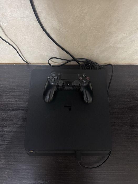 PS4 Slim +manetă+jocuri