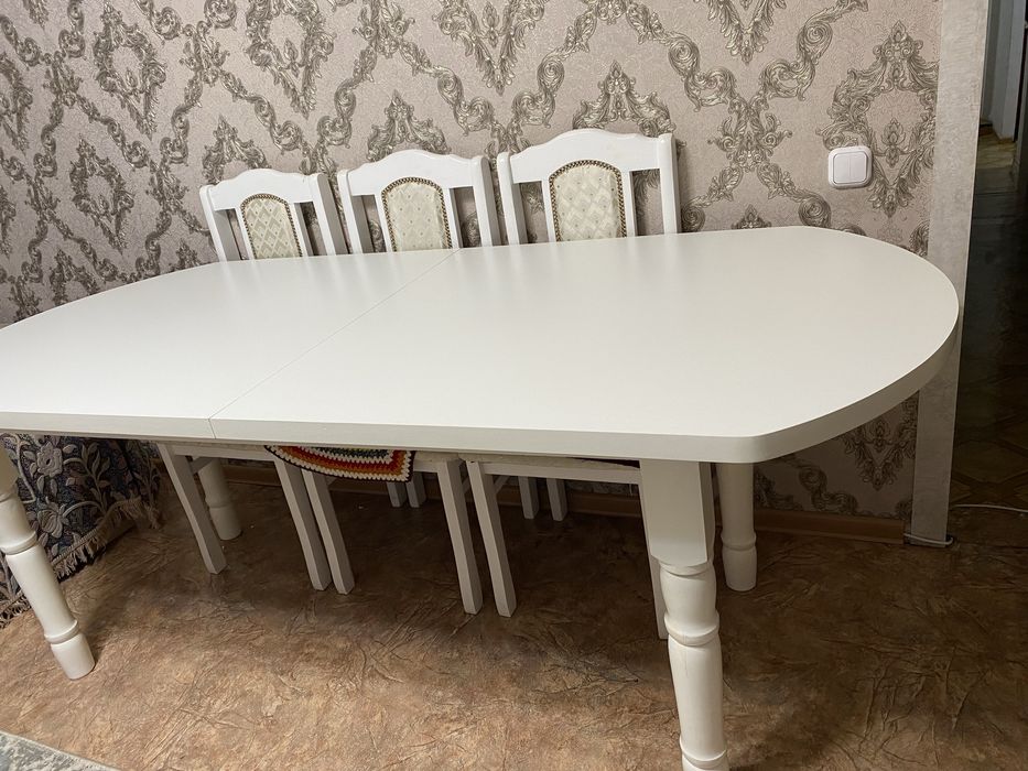 Стол со стульями