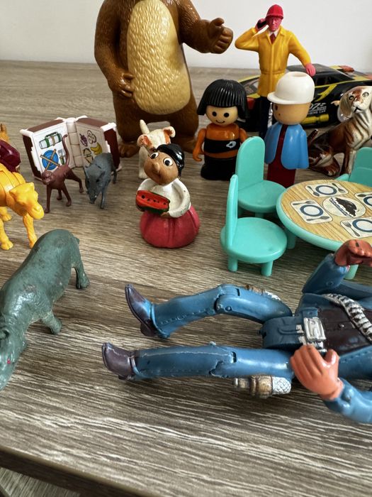 Лот от различни играчки