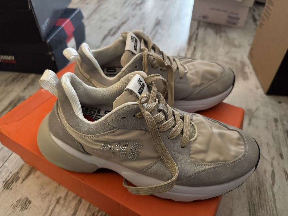 Кецове Love Moschino