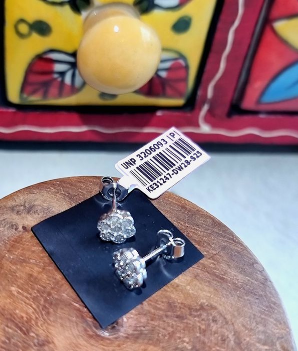 Cercei de argint cu diamante - cadoul ideal