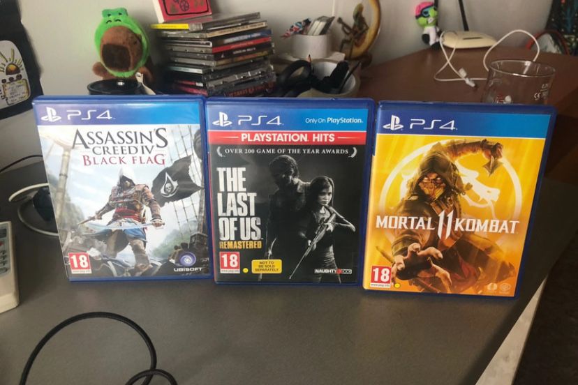 Jocuri PS4: Assasin Creed IV/The last of Us/Mortal Kombat