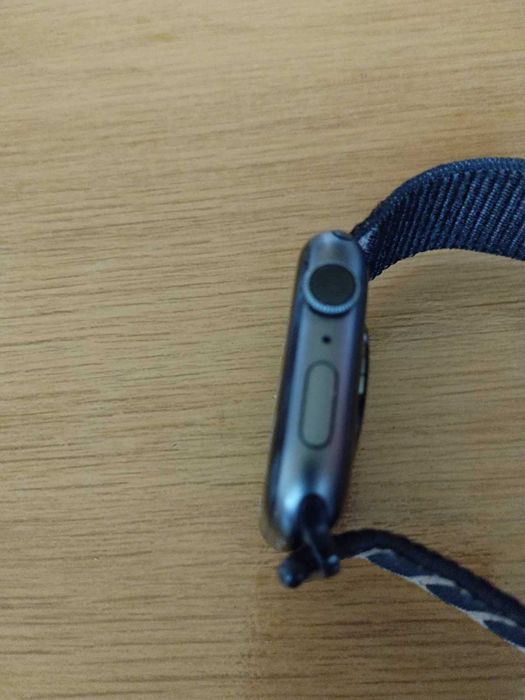 Смарт часовник apple watch series 4 / 44mm