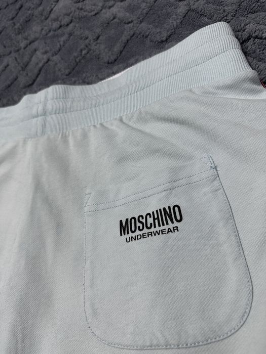 Pantaloni Scurți Moschino  – Mărimea XL – Stare foarte bună