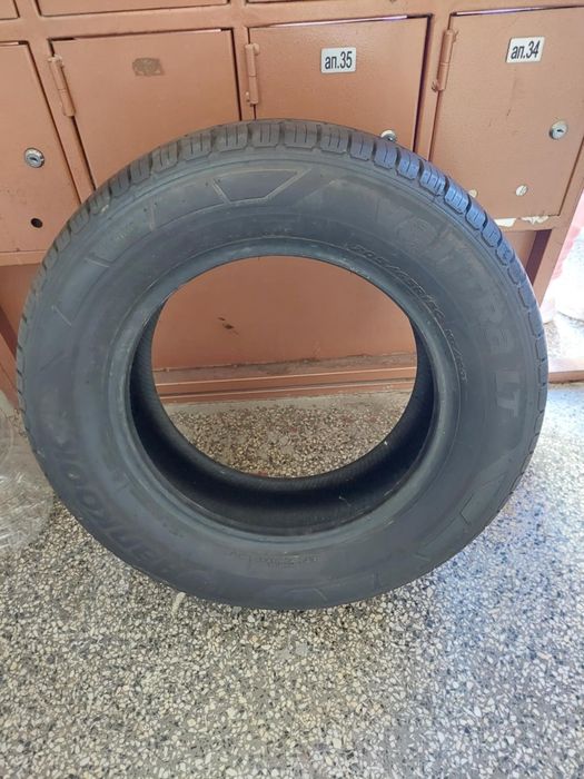 Продавам единична гума.