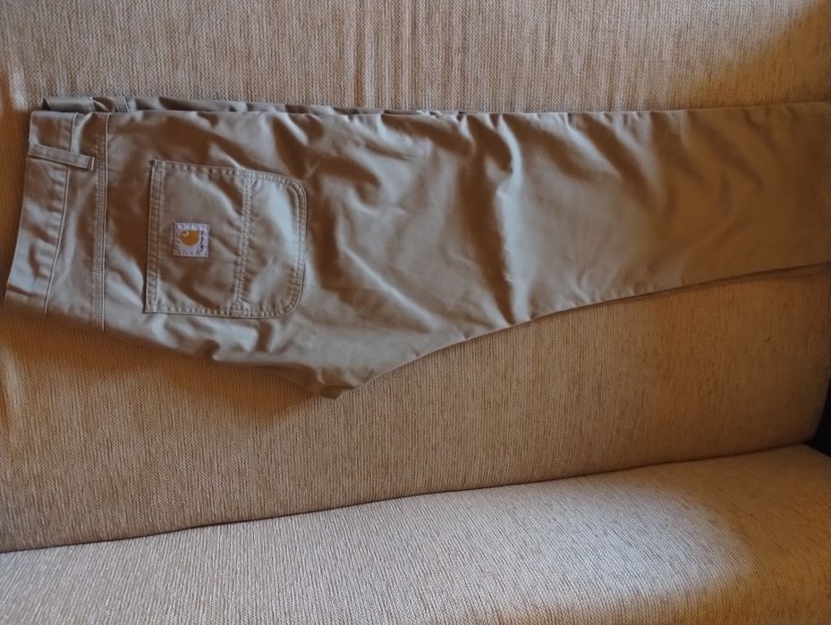 Pantaloni si fesuri Carhartt