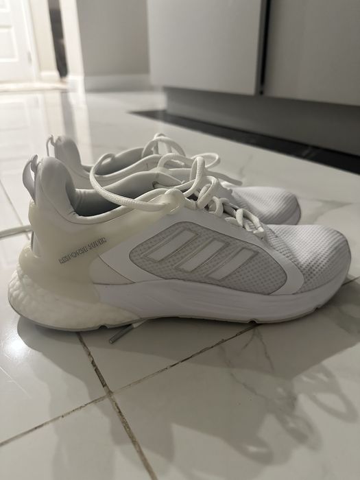 продаю кроссовки