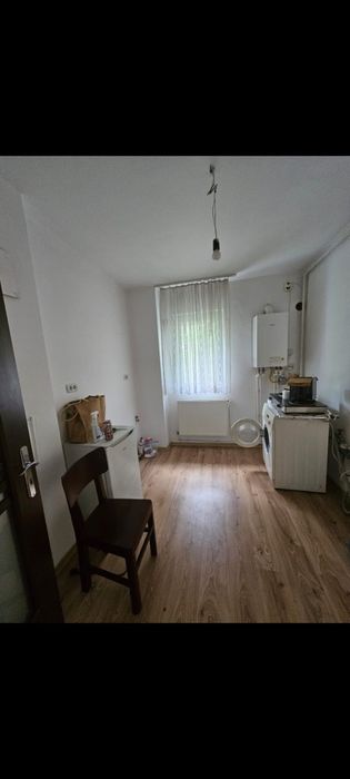 Vând  apartament  str Independenței  Petroșani