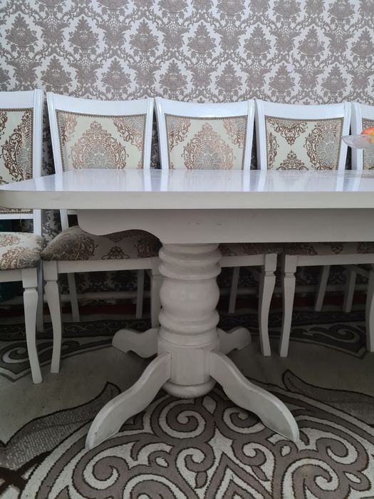 Продам стол 3м белый