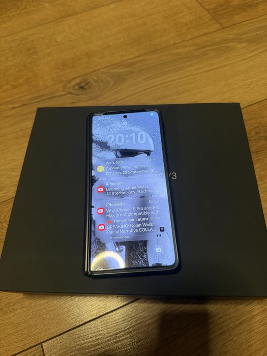 Продавам Honor Magic V3 12/512 GB Black