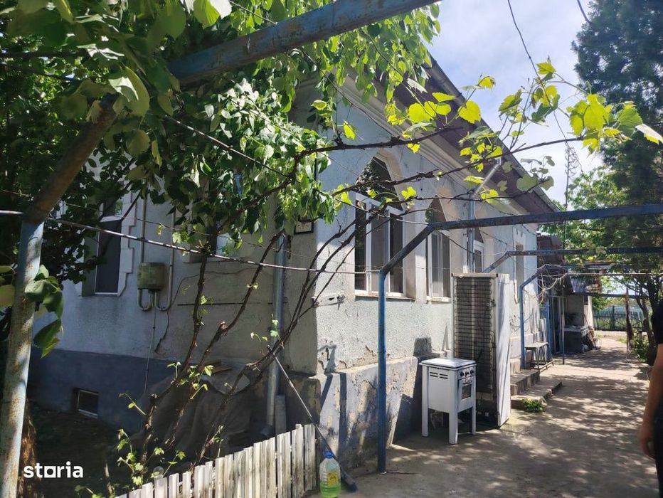 Casa de vanzare, 741 mp teren, zona Cosoveni -Dolj