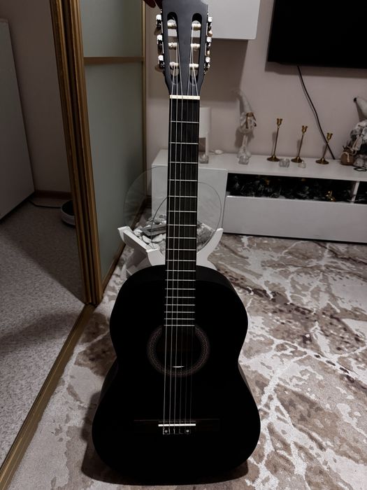 Продам гитару с чехлом