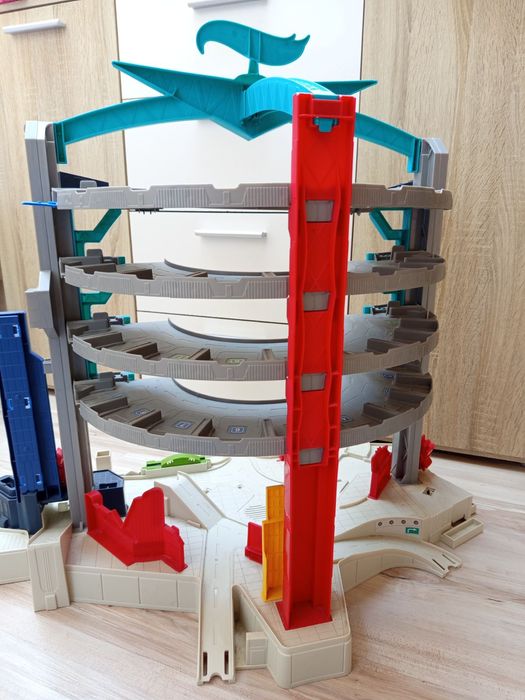 Hot Wheels Хот Уилс  гараж, паркинг