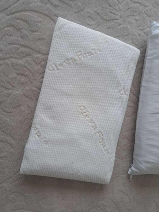 2 бр. възглавници за бебе - височина 3 см и 7 см.