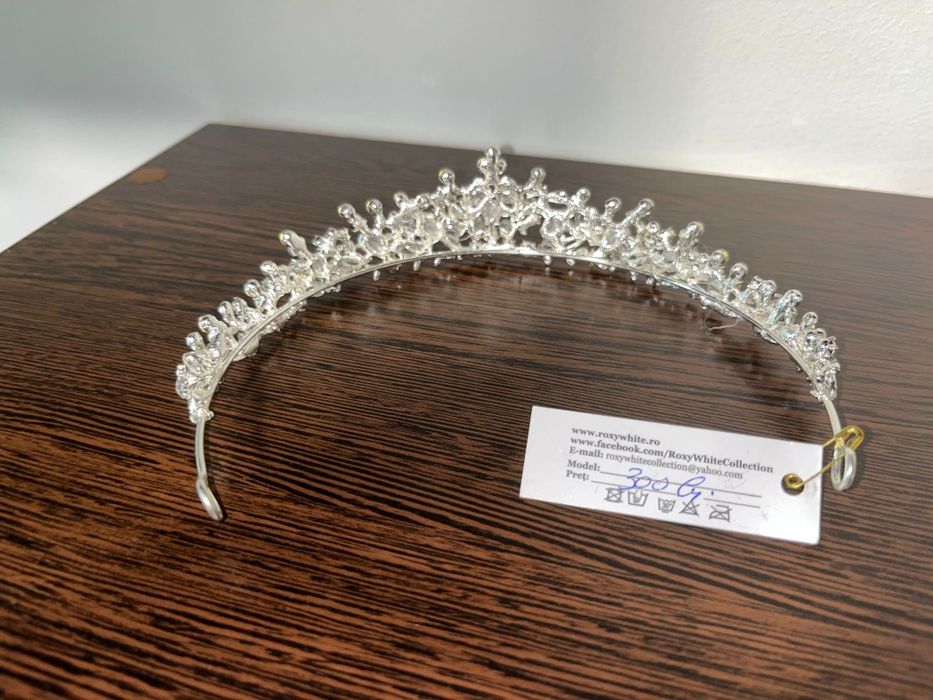 Coronita si accesoriu pentru par tip pieptan