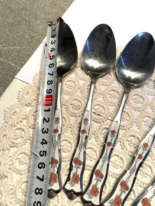 Красиви прибори MONOGRAM от Англия с рози и керамични дръжки