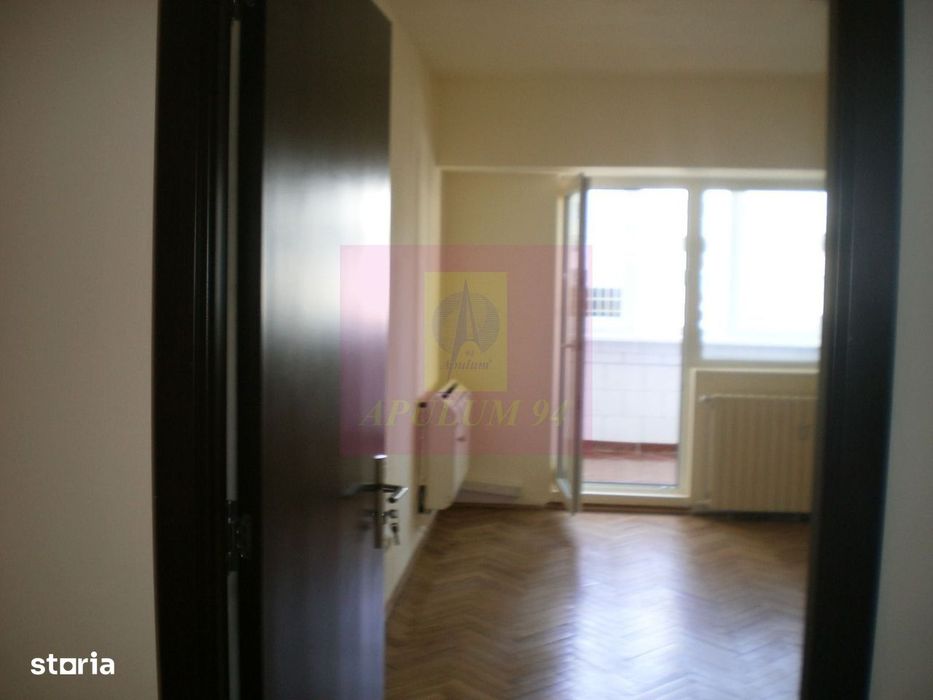 Apartament 3 camere pe bd Decebal stradal
