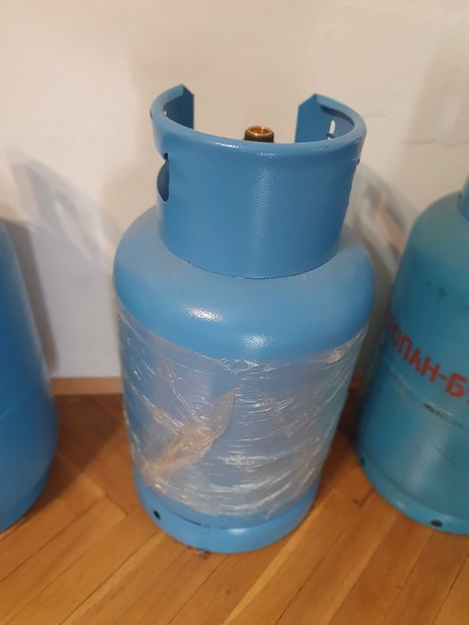 Нови газови бутилки пълни с газ
