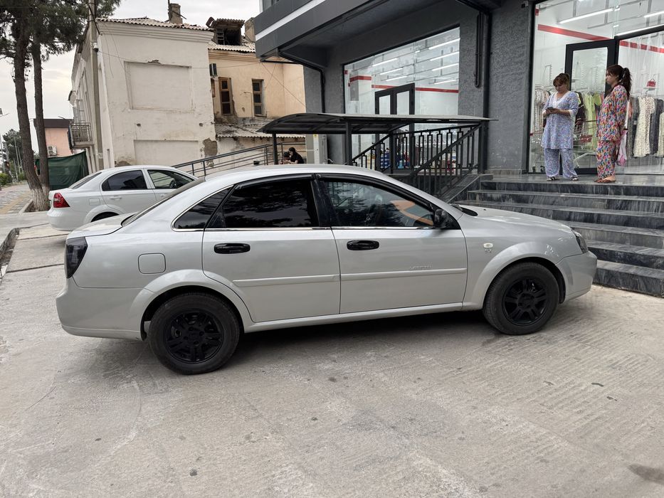 Lacetti sotiladi.