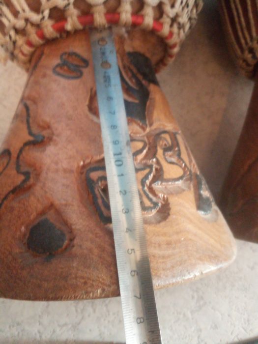 Doua vechi tarabane, lemn esență tare