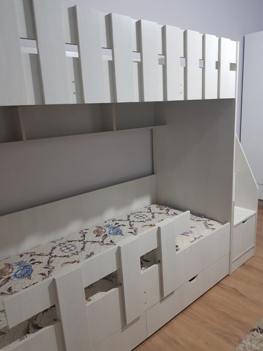 Двухярусная кровать