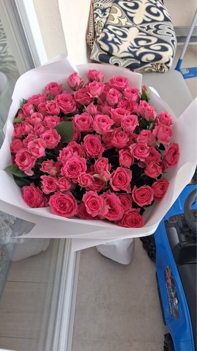 Свежый цветы, прям топ, из кустовых роз