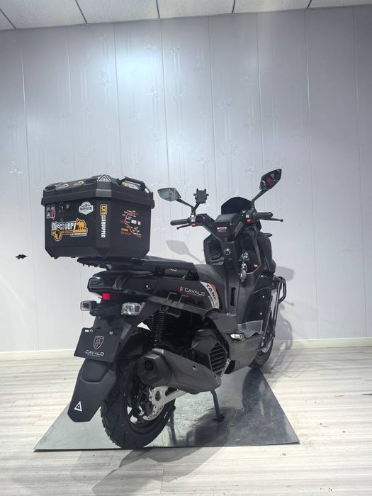 Skuter bor.          .