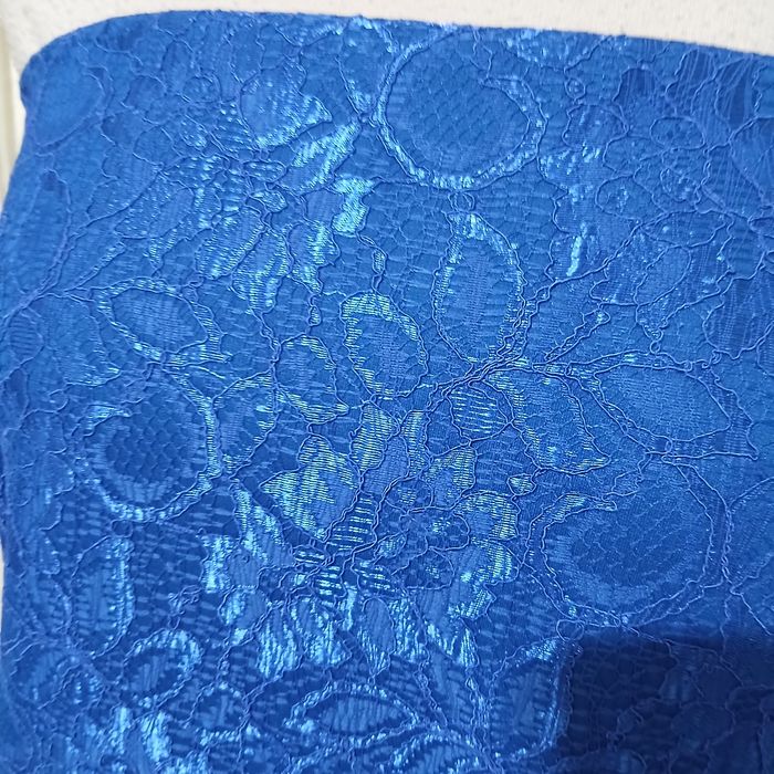Отрез ткани ярео-синего цвета