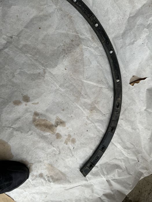 Bandou aripă stânga față audi q7.4m.cod:4m0853717.