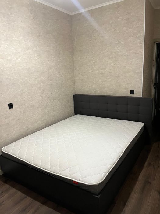 Продам кровать с матрасом 160*200