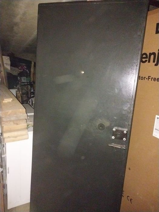 Продам Дверь металическая