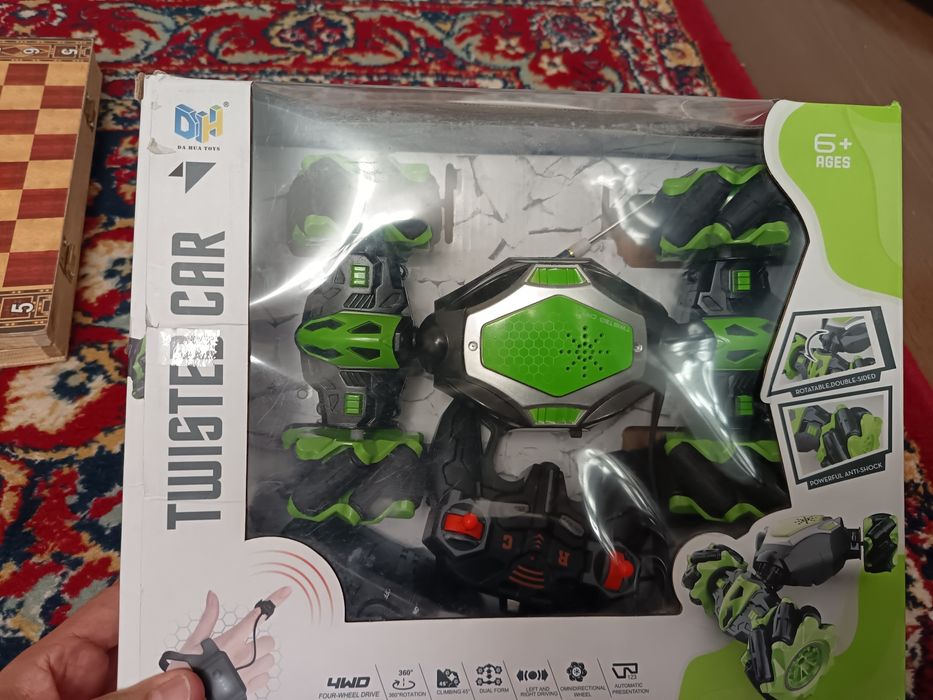 Игрушка мошина twustit