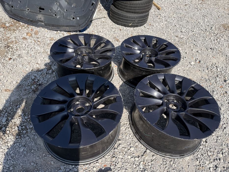 Джанти Tesla Model 3