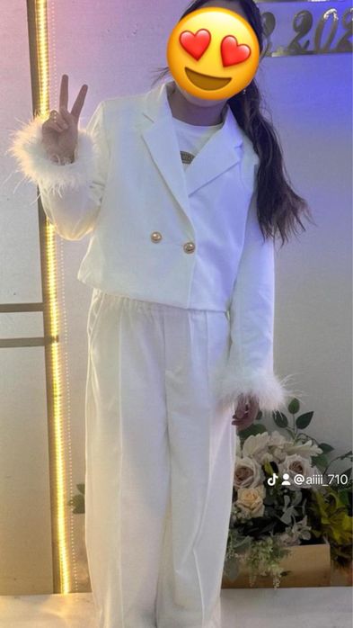 Продам костьюм двойку для девочек