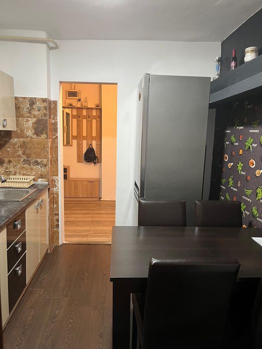 Închiriez apartament