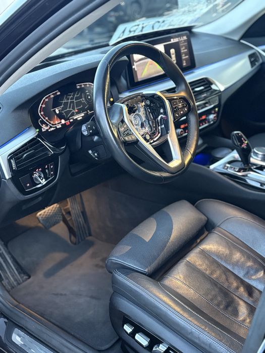 Vand BMW G30,facelift lci, 520,mild hybrid,M pachet usor avariata